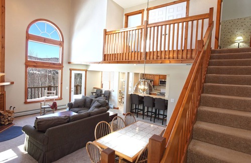 West Dover House | Inviting 4 BR Townhome Near Mt Snow with Pool & Pet Friendly