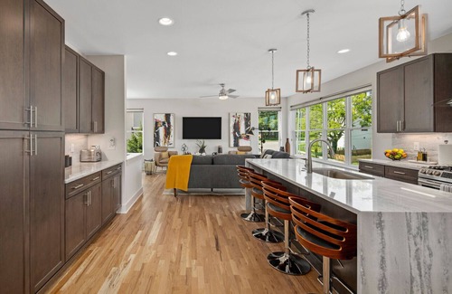 Edgehill House | Elegant 4BR/4BA Retreat Minutes from Downtown with Spa