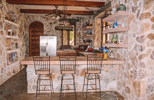 Puntas Villa | Cozy 4-Star Retreat Steps from Sandy Beach with Ocean Views