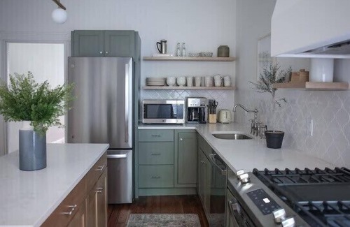 Lancaster House | Inviting 4BD Townhome with Breakfast and Top Guest Rating