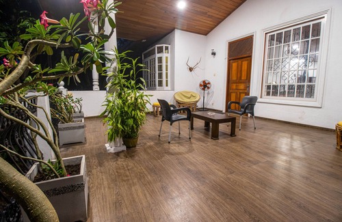 Rathmalana House | Inviting 4BR Family Villa with Balcony, Garden & Spa