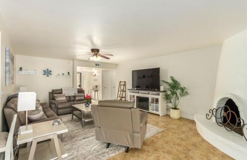 North Center Revitalization Association House | Perfect 5 Bedroom Retreat Near Downtown Mesa & ASU