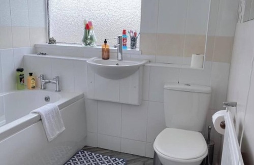 Bedford House | Family-Friendly 5-Bed House in Central Bedford