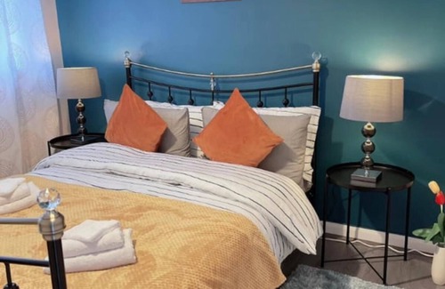 Bedford House | Family-Friendly 5-Bed House in Central Bedford