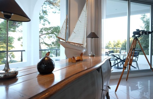 Cap-d'Antibes Villa | Elegant Villa on Cap D’Antibes with Breathtaking Sea View