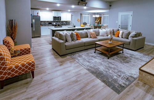 Killeen House | Prime 5-Bedroom Home with Gym, EV Charger & Hot Tub