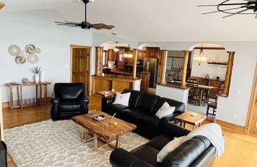 Town of Ledyard House | Idyllic 5-Bedroom Waterfront Home on Cayuga Lake