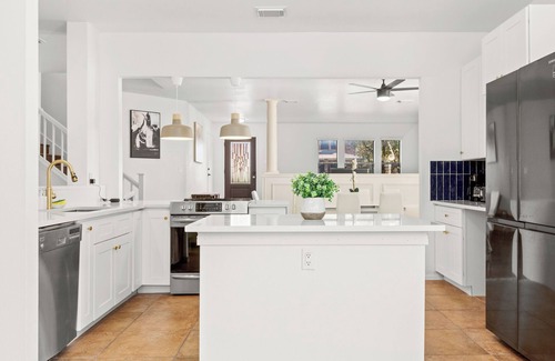 North San Antonio - SAT House | Beautiful 5 BR: Chef Kitchen, Game Room, Modern