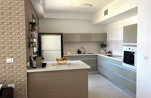 Netanya Apartment | Elegant 5 Rooms in Prime Oceanfront Building with Pool