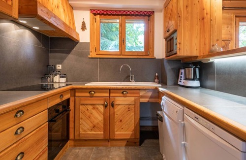 Oz Ski Chalet | Elegant 5-Star Ski-in/Out Chalet in Alpe d'Huez