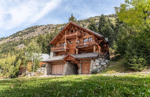 Oz Ski Chalet | Elegant 5-Star Ski-in/Out Chalet in Alpe d'Huez