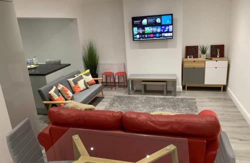 Dartford House | Ideal 5-Bedroom House for Families and Corporate Stays
