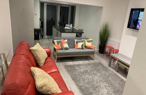 Dartford House | Ideal 5-Bedroom House for Families and Corporate Stays