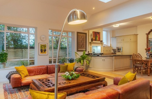 Lower Shiplake House | Idyllic 6-Bedroom Countryside Retreat with Scenic Walks