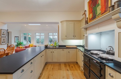 Lower Shiplake House | Idyllic 6-Bedroom Countryside Retreat with Scenic Walks