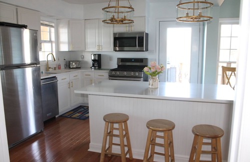 Morristown House | Guest Rated 9.8: 6-Bedroom Lake View Retreat with Hot Tub
