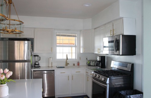 Morristown House | Guest Rated 9.8: 6-Bedroom Lake View Retreat with Hot Tub