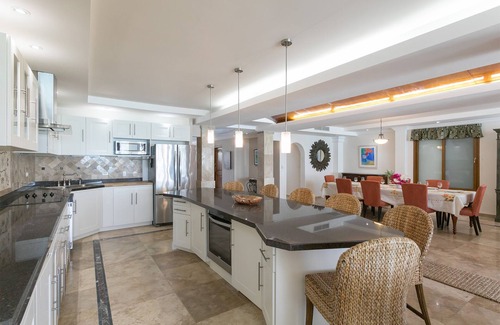 Beacon Hill Villa | Elegant 6-Bedroom Villa with Oceanfront Views at Simpson Bay