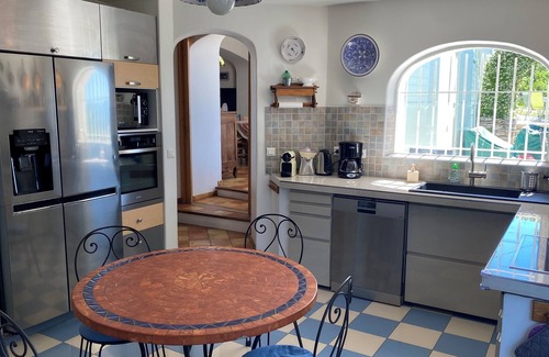 Eguilles House | Serene 6-Bedroom Villa with Pool Near Aix en Provence
