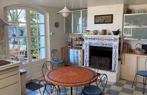 Eguilles House | Serene 6-Bedroom Villa with Pool Near Aix en Provence