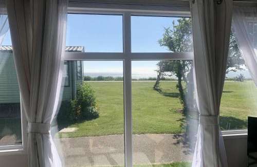 Pakefield Other | Cozy 6 Berth Caravan Steps from Beach in Suffolk