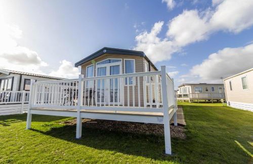 Pakefield Other | Cozy 6 Berth Caravan with Stunning Sea Views in Suffolk