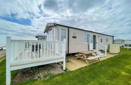 Pakefield Other | Cozy 6 Berth Caravan with Stunning Sea Views in Suffolk