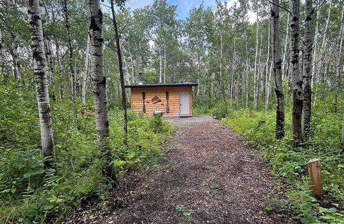 Brokenhead Apartment | Beautiful 7 Bedroom Home w/AC + 3 bedroom Barn (For extra fee)