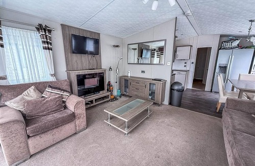 Hopton House | Inviting 8 Berth Caravan with Decking at Broadland Sands