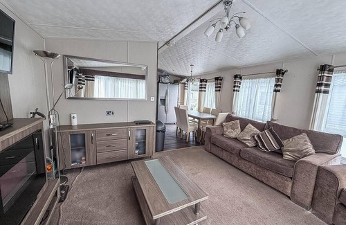 Hopton House | Inviting 8 Berth Caravan with Decking at Broadland Sands