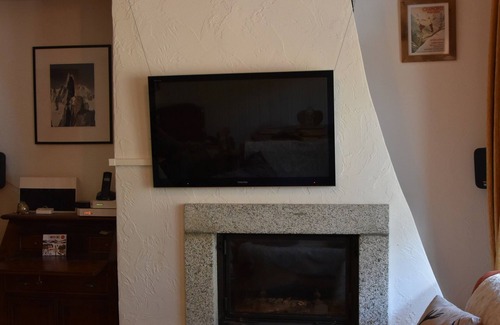 Chamonix-Mont-Blanc Apartment | Cozy Apartment with Fireplace and Mont Blanc Views