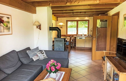 Maxlrain House | Cozy Villa Apartment for 6 with Terrace and Parking