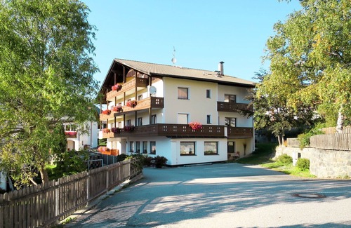 St. Valentin auf der Haide Apartment | Cozy Apartment for 4 with Lake View and Pet-Friendly Amenities