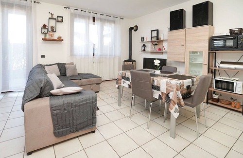 Porto Valtravaglia Apartment | Beautiful apartment for 4 people with WIFI, TV, patio and parking