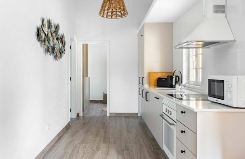 Sao Martinho Villa | Inviting Villa Apartment for 4 with Pool and Terrace