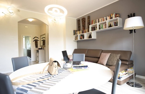 Gallaratese Bed & Breakfast | Family-Friendly Retreat with Two Spacious Bedrooms and Hot Tub