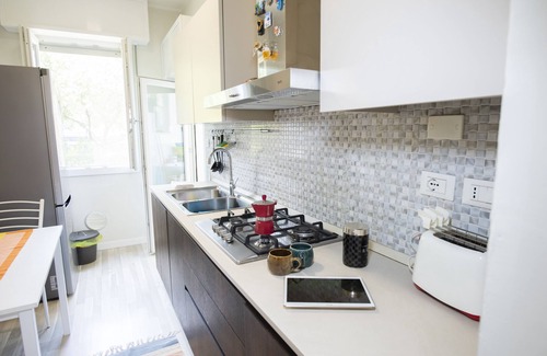 Gallaratese Bed & Breakfast | Family-Friendly Retreat with Two Spacious Bedrooms and Hot Tub