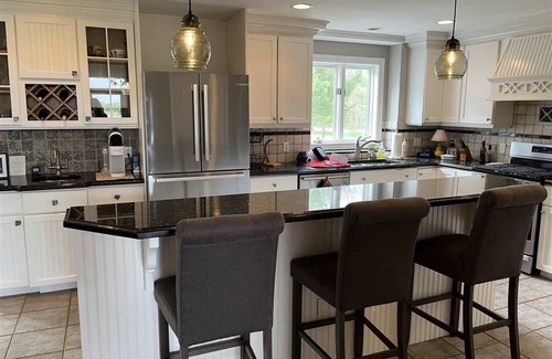 Harbor Springs House | Idyllic Retreat: 5-Bedroom Haven with Hot Tub in Harbor Springs