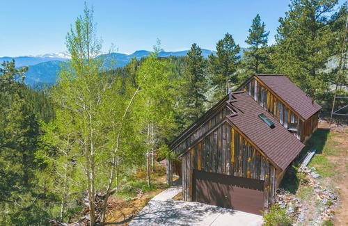 Idaho Springs House | Beautiful Adult Themed Mountain house with WiFi in Idaho Springs