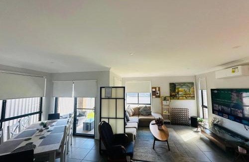 Austral House | Cozy Air Austral with Ocean View & Spa Amenities Await You