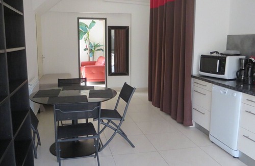 Saint-Cyr-sur-Mer Apartment | Ideal Beachfront T2 with Pool & Spa Near Lecques