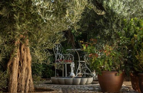 Castronuno House | Idyllic Alamedas: Pet-Friendly Rural Retreat with Pool