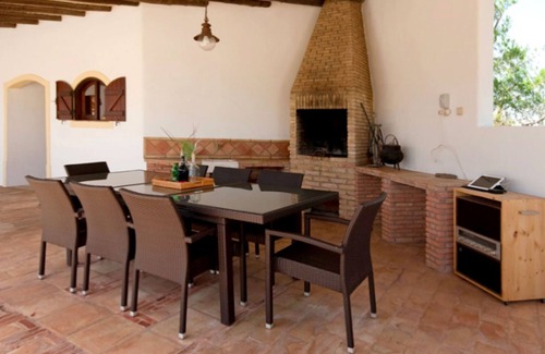 Pata de Cima Villa | Inviting Algarve Villa with Private Pool & Outdoor Kitchen