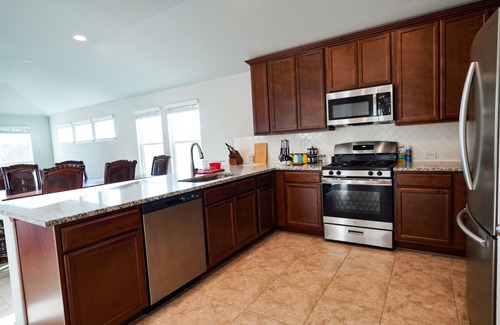 Austin House | Budget-Friendly 3 BR Home with Breakfast & Child Care