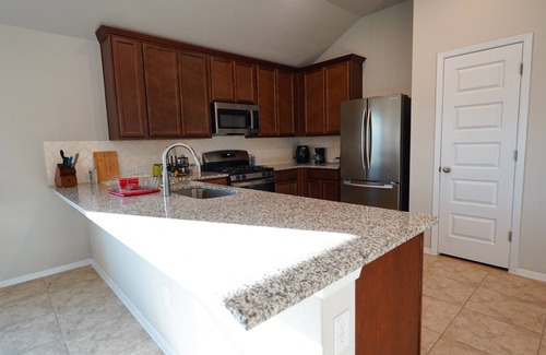 Austin House | Budget-Friendly 3 BR Home with Breakfast & Child Care