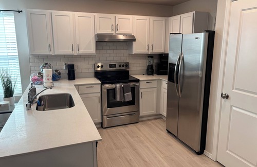 South Hill House | Inviting Community Retreat: Guest Rated 9.8 with Family Amenities