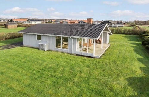 Vinderup House | Oceanfront 3-Bedroom Cottage with Spectacular Views