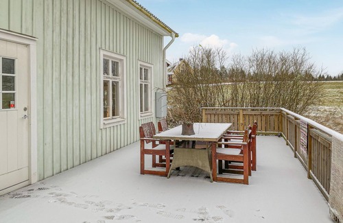Unnaryd House | Authentic Family Cottage with Lake View & Pet-Friendly Options
