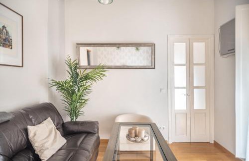 San Roque Apartment | Bright 1Bd 1Bth Hotel in Center - Family Friendly Stay