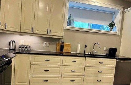 North End Apartment | Beautiful and Central - 2 bedroom, 2 Bath Apartment located in lovely Halifax!